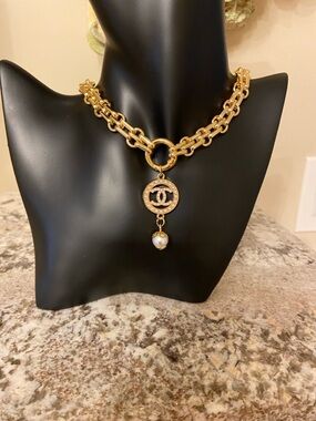 CHANEL Logo Medallion  Pearl Drop Charm And Gold Link Chain Necklace